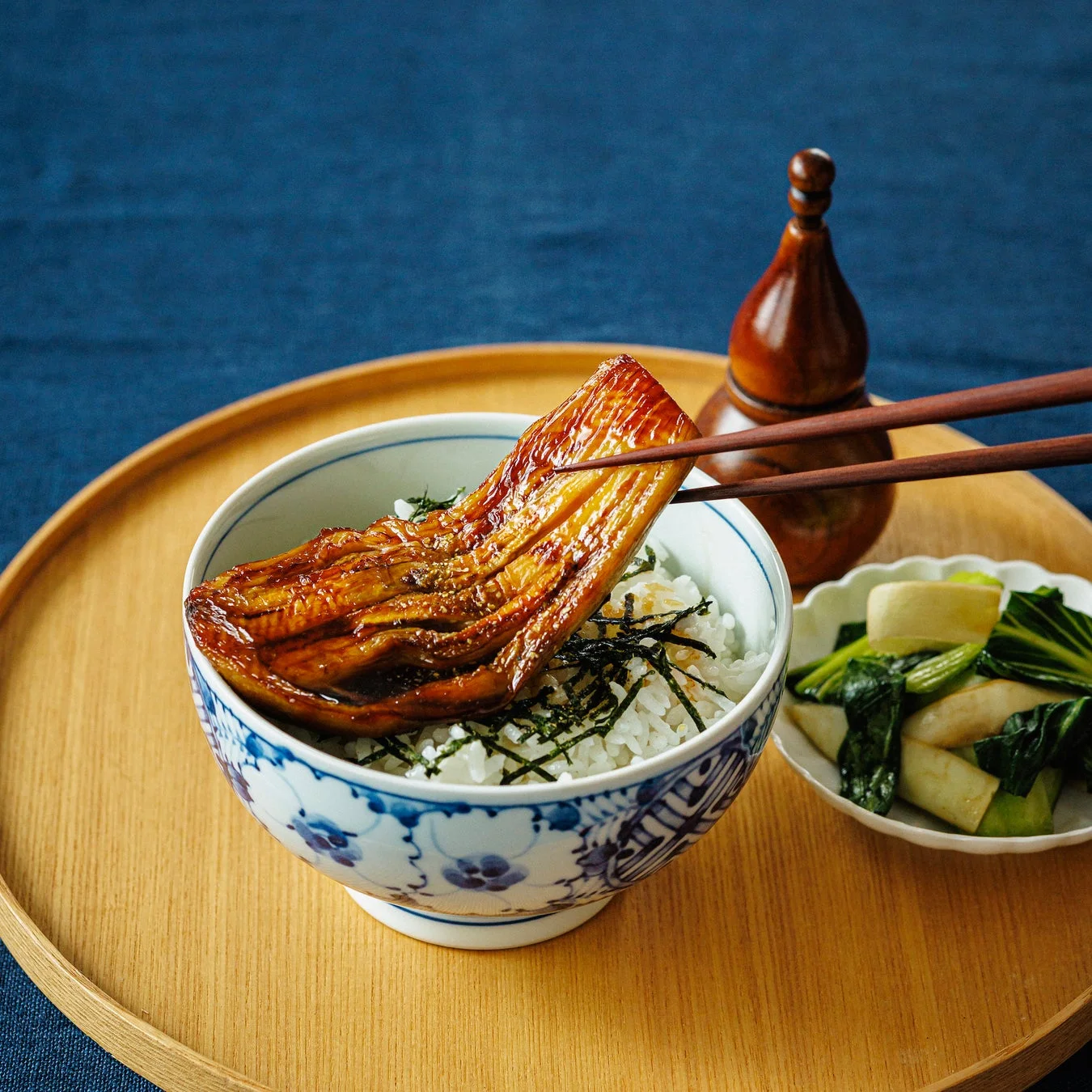 とろける白なすのかば焼き丼と生チンゲン菜の和風ナムル