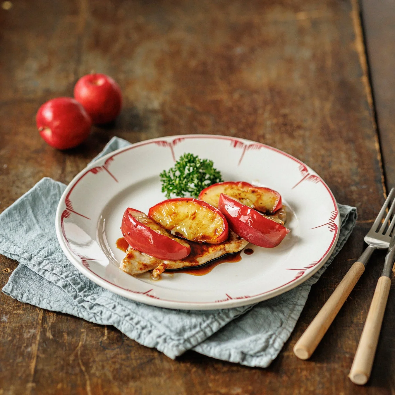 焼きりんごソースで味わう塩麹ポークソテー
